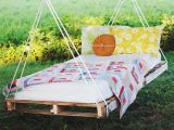 Bewitching with swing chairs from Pallet