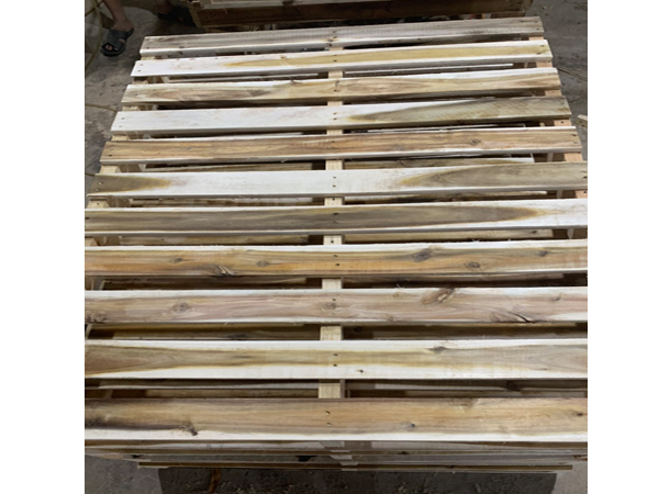 Wood pallet 09